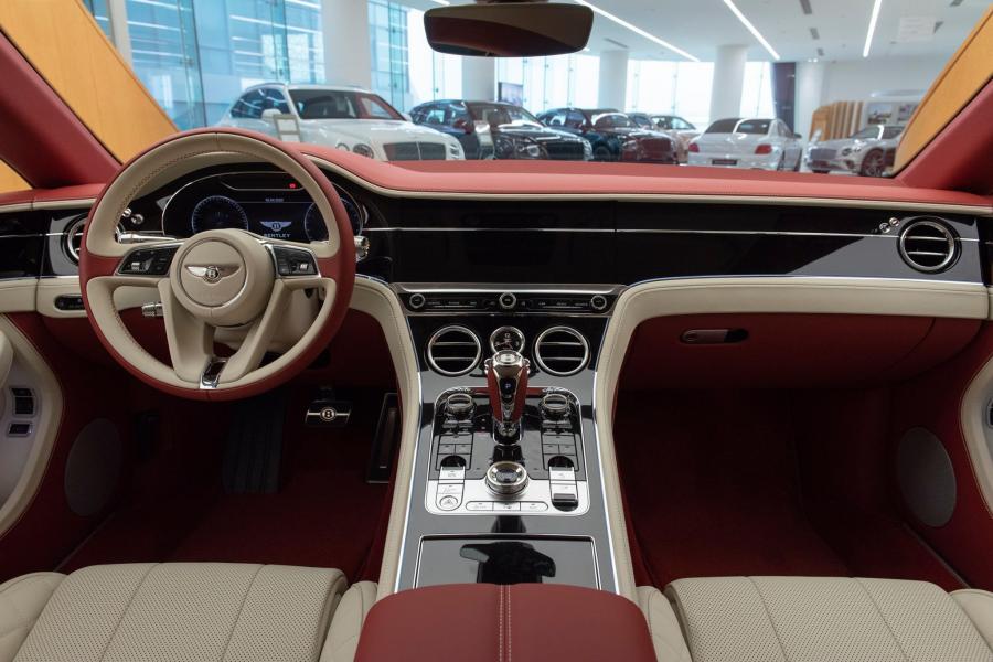 Торпедо Bentley Continental GT W12 2020 года  (UAE) (фото 7 из 10)